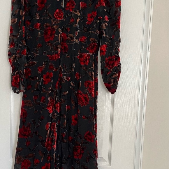 NEW ASTR The Label Floral Red Velvet Burnout Sheer Black Midi Dress V-Neck Sz S - Picture 6 of 9